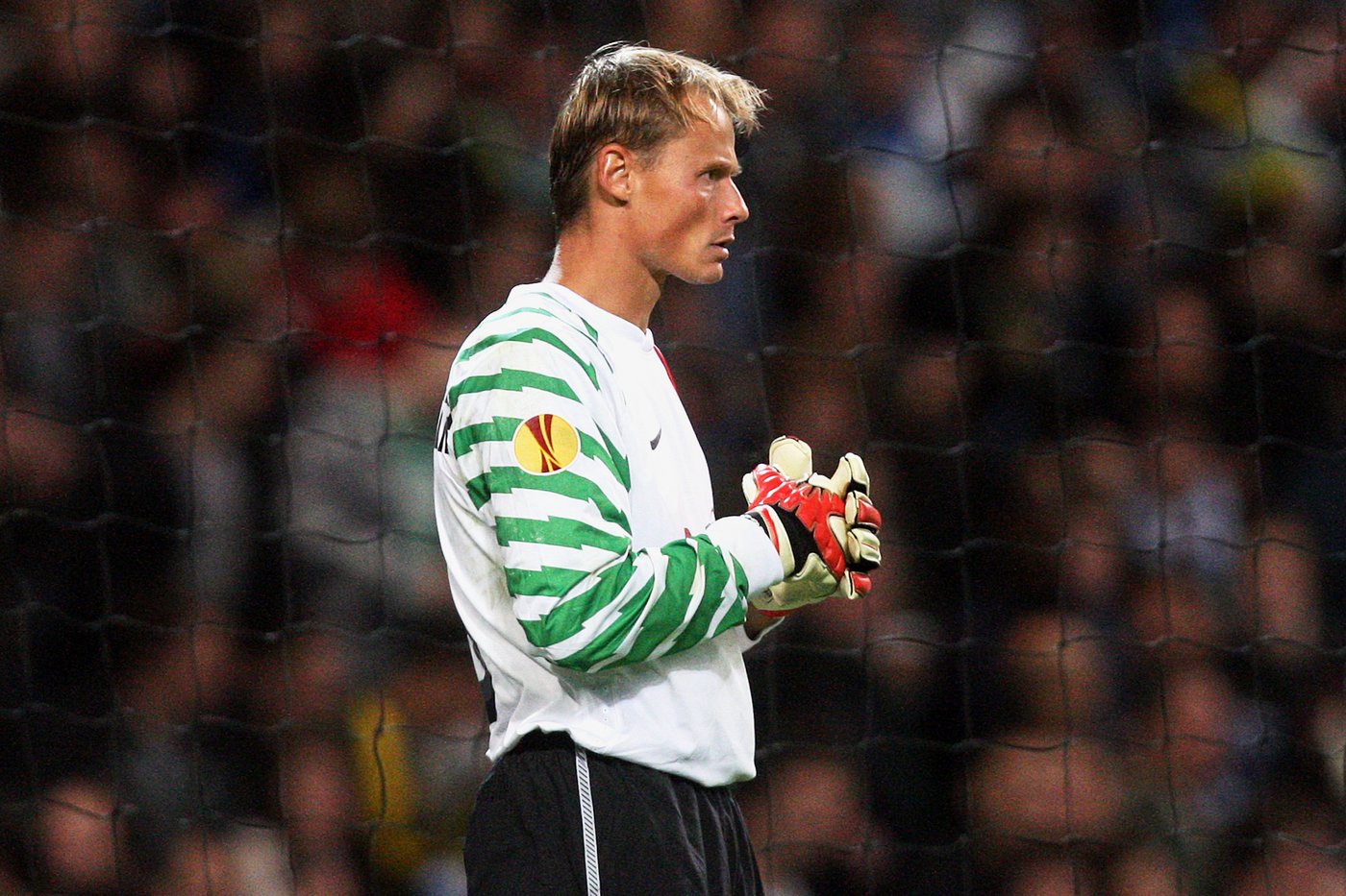 Former Arsenal goalkeeper Alex Manninger dies after car reportedly hit by a train | iNFOnews.ca