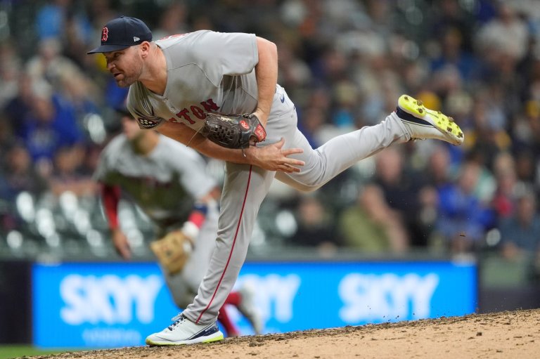Veteran reliever Liam Hendriks agrees to a minor league deal with the Cubs, AP source says | iNFOnews.ca