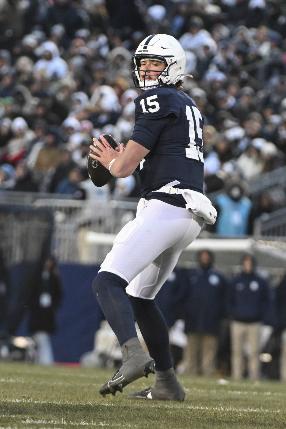 Dillon Gabriel leads No. 1 Oregon against No. 3 Penn State for Big Ten title with both eyeing CFP | iNFOnews.ca