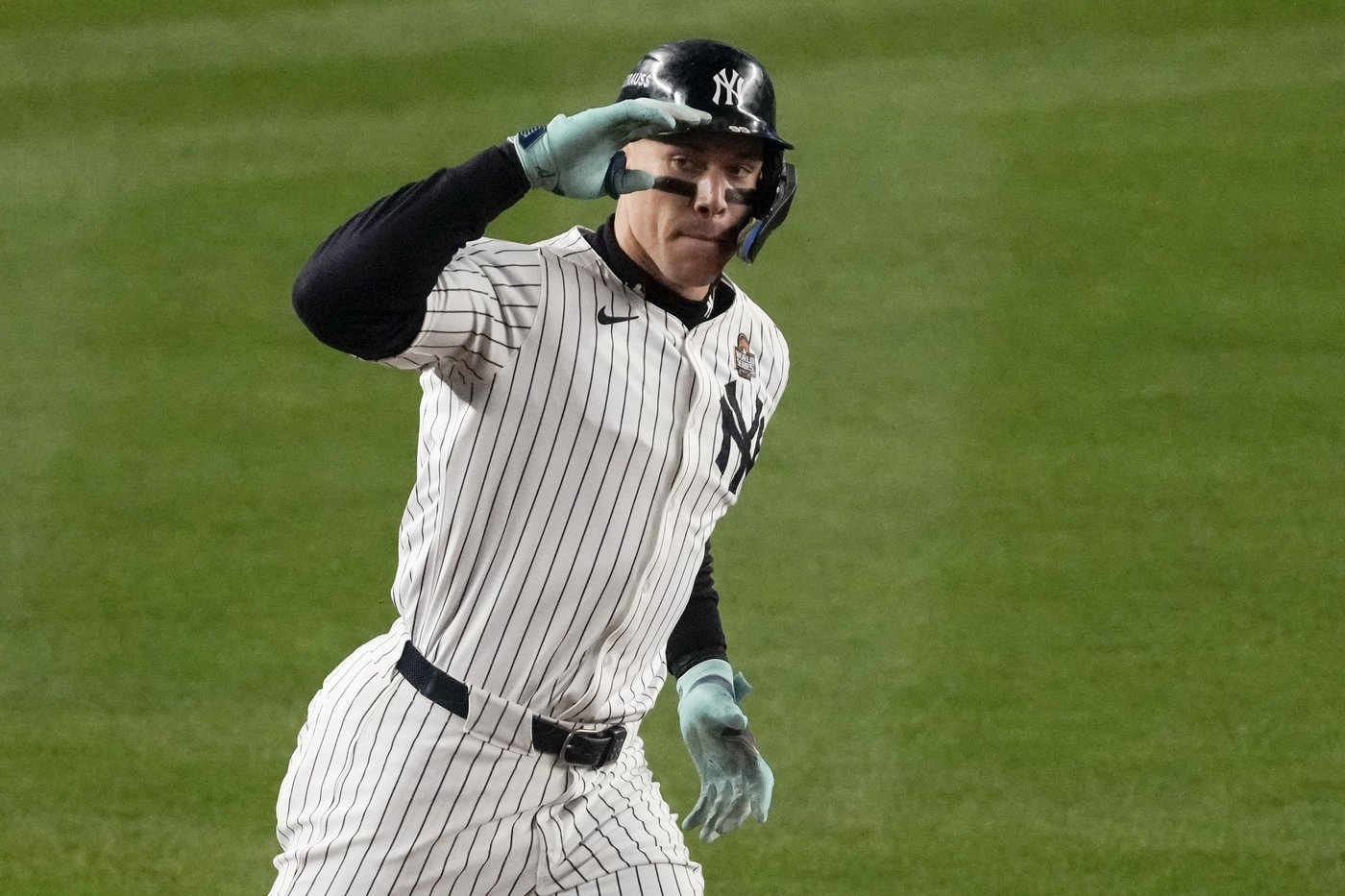 Aaron Judge breaks out of slump with 1st World Series home run for Yankees | iNFOnews.ca
