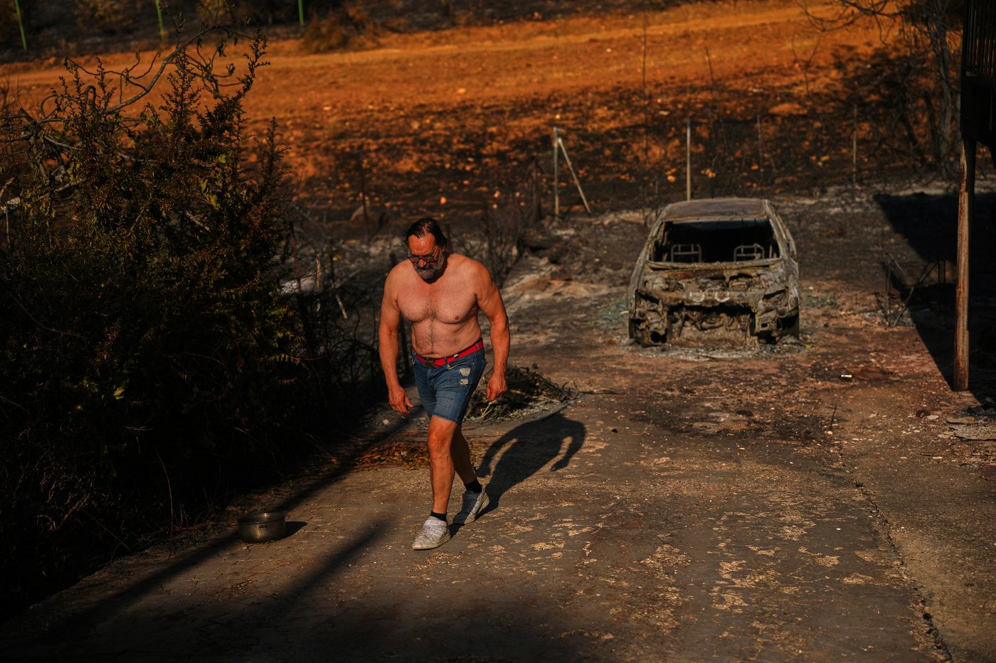 Europe battles fast-moving wildfires sweeping across Spain and France, in photos | iNFOnews.ca