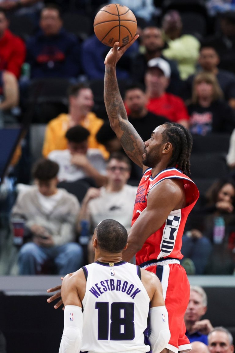 Kawhi Leonard sidelined with a sprained ankle as Clippers chase a play-in spot | iNFOnews.ca