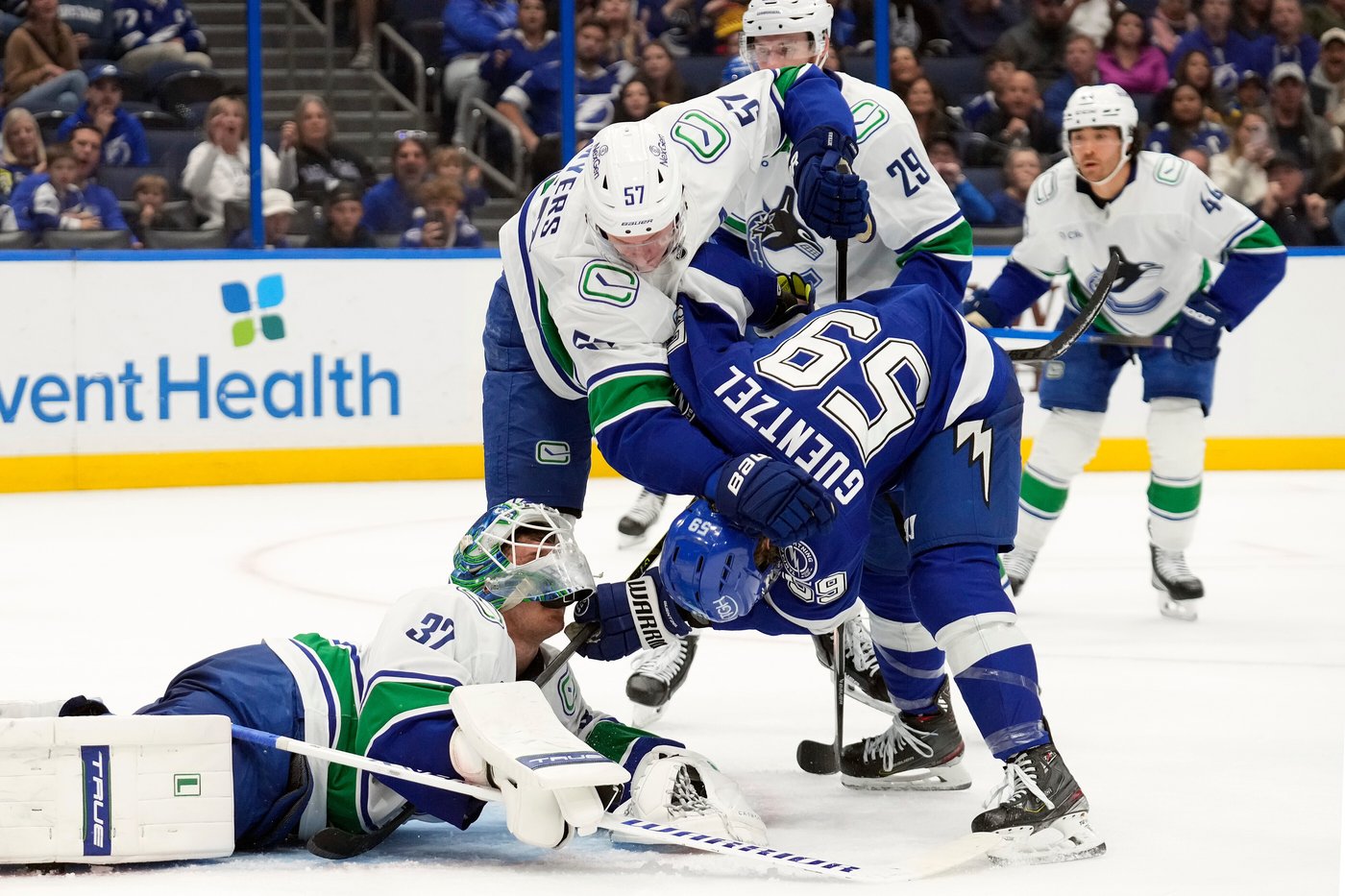 Canucks score 5 3rd-period goals to beat Lightning 6-2 and end 3-game skid | iNFOnews.ca Canucks score 5 3rd-period goals to beat Lightning 6-2 and end 3-game skid | iNFOnews.ca