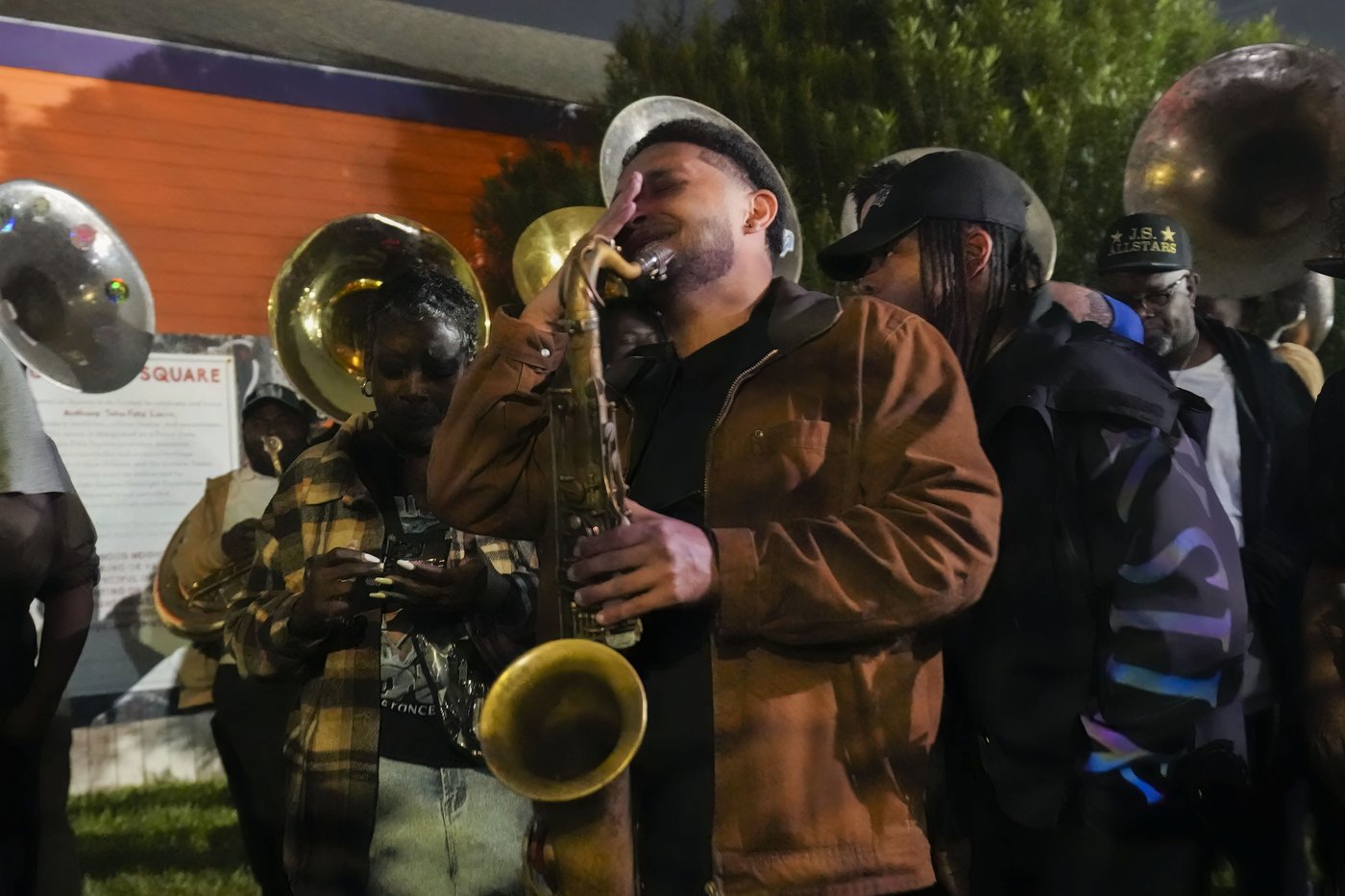 A traditional send-off in New Orleans for an innovative brass band musician | iNFOnews.ca