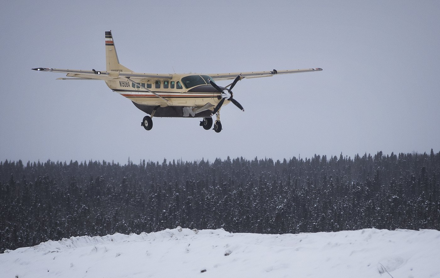 Crews rush to recover commuter plane found crashed on Alaska sea ice before expected snow and wind | iNFOnews.ca