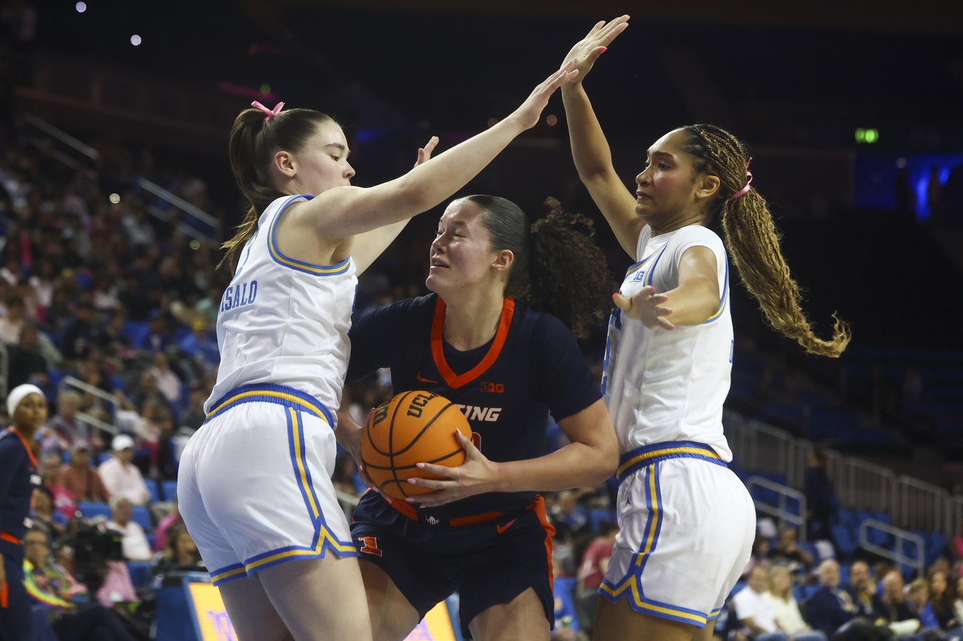 UCLA's Betts scores 22, sets school single-season blocks mark in 70-55 win over No. 25 Illinois | iNFOnews.ca