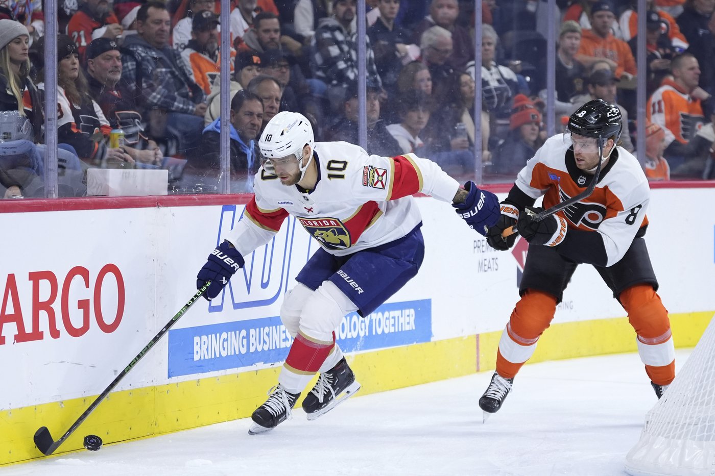 Panthers waste early 3-goal lead, rally with 3 goals in final minutes to top Flyers 7-5 | iNFOnews.ca Panthers waste early 3-goal lead, rally with 3 goals in final minutes to top Flyers 7-5 | iNFOnews.ca