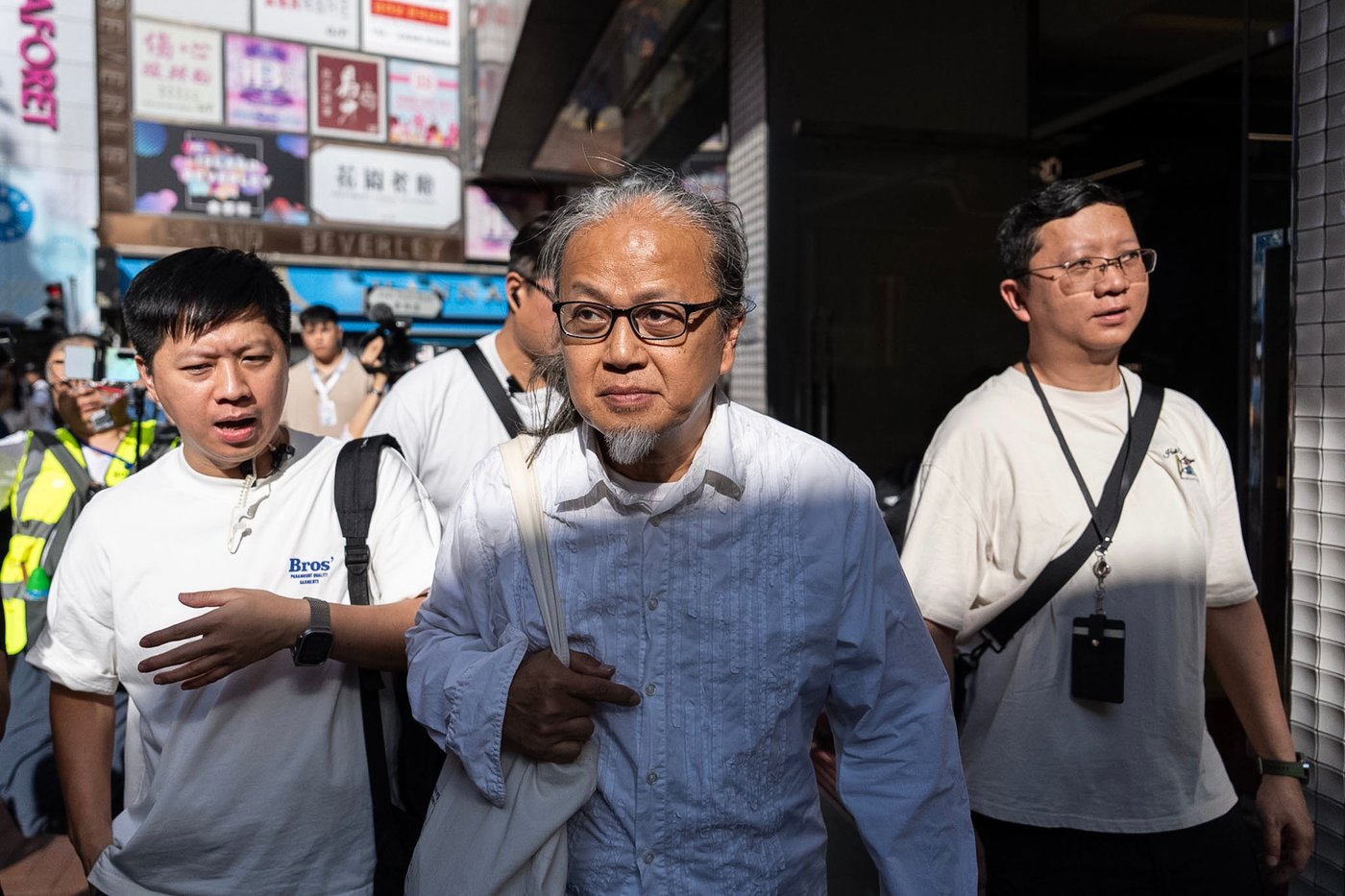 A Hong Kong artist trying to mark the Tiananmen crackdown is quickly stopped by police | iNFOnews.ca