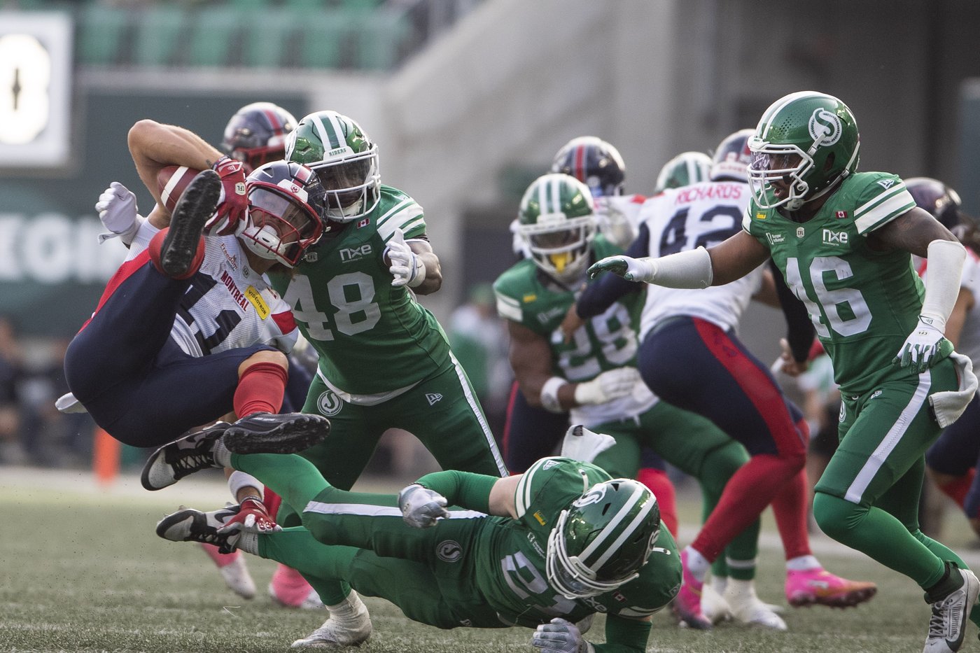 Johnson scores TD in final minute to lift playoff-bound Roughriders to victory | iNFOnews.ca Johnson scores TD in final minute to lift playoff-bound Roughriders to victory | iNFOnews.ca