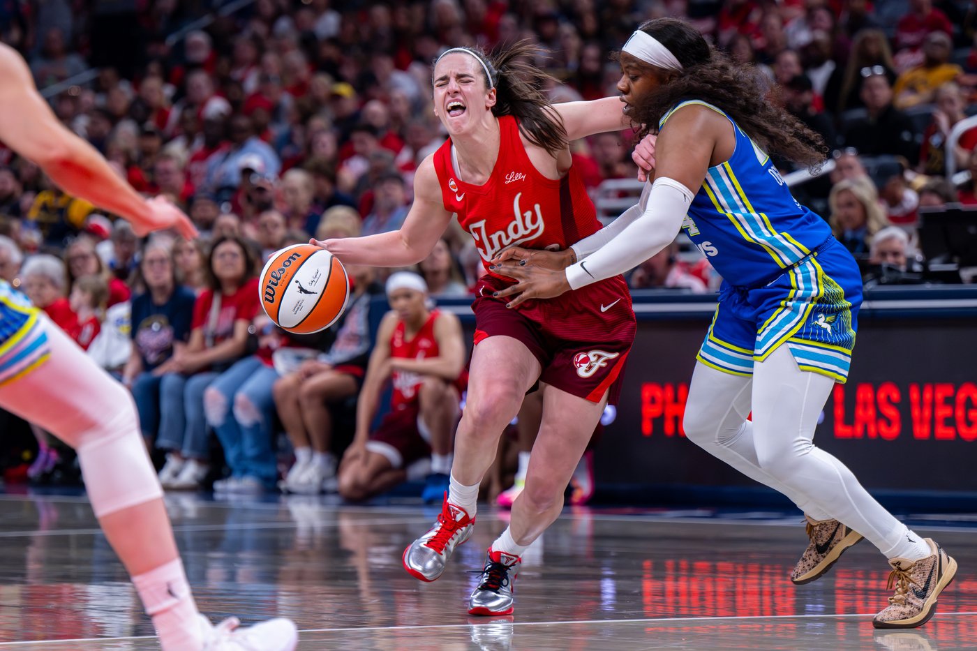 Ogunbowale and Bueckers hold off Clark's Fever as Wings win highly anticipated season opener 107-104 | iNFOnews.ca