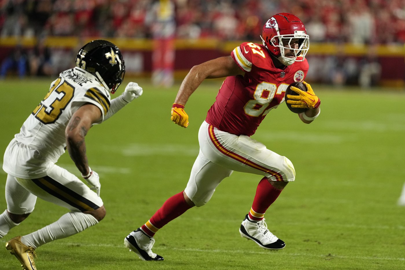 Patrick Mahomes throws for 331 yards, Derek Carr hurt as Chiefs shut down Saints for 26-13 victory | iNFOnews.ca Patrick Mahomes throws for 331 yards, Derek Carr hurt as Chiefs shut down Saints for 26-13 victory | iNFOnews.ca