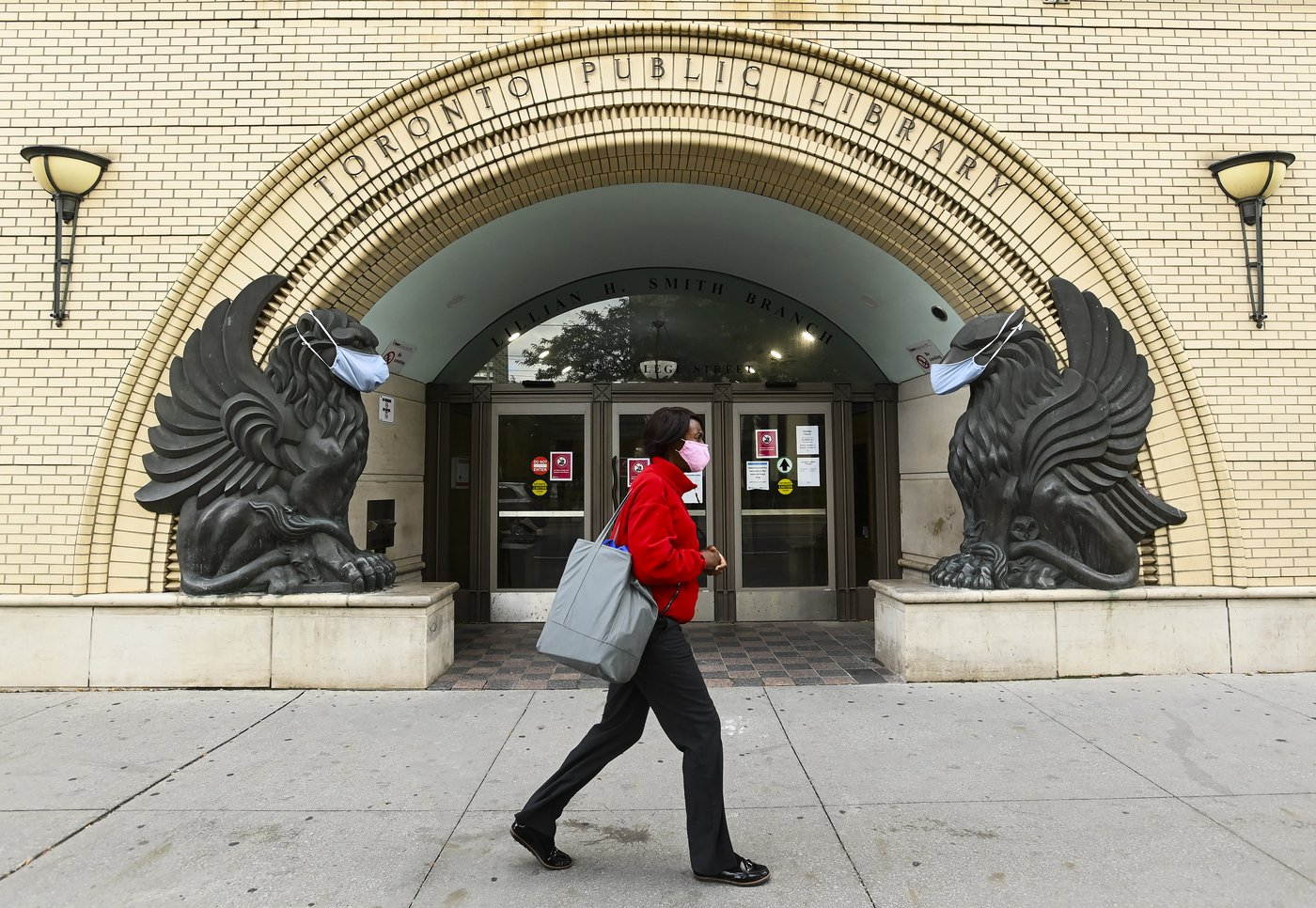 Women's fiction among most-borrowed books at some Canadian libraries | iNFOnews.ca