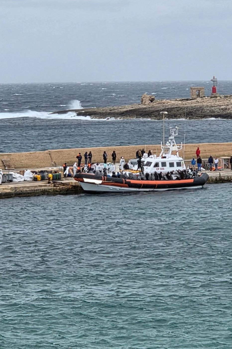 Italian coast guard finds 19 migrants dead and rescues 58 from dinghy off Lampedusa | iNFOnews.ca Italian coast guard finds 19 migrants dead and rescues 58 from dinghy off Lampedusa | iNFOnews.ca
