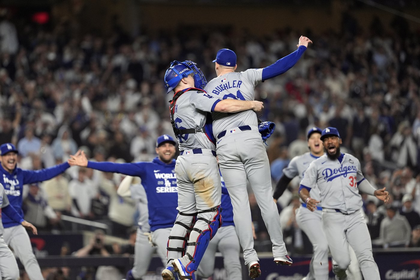 Yankees blow 5-run lead with epic defensive meltdown as Dodgers rally to clinch World Series | iNFOnews.ca Yankees blow 5-run lead with epic defensive meltdown as Dodgers rally to clinch World Series | iNFOnews.ca