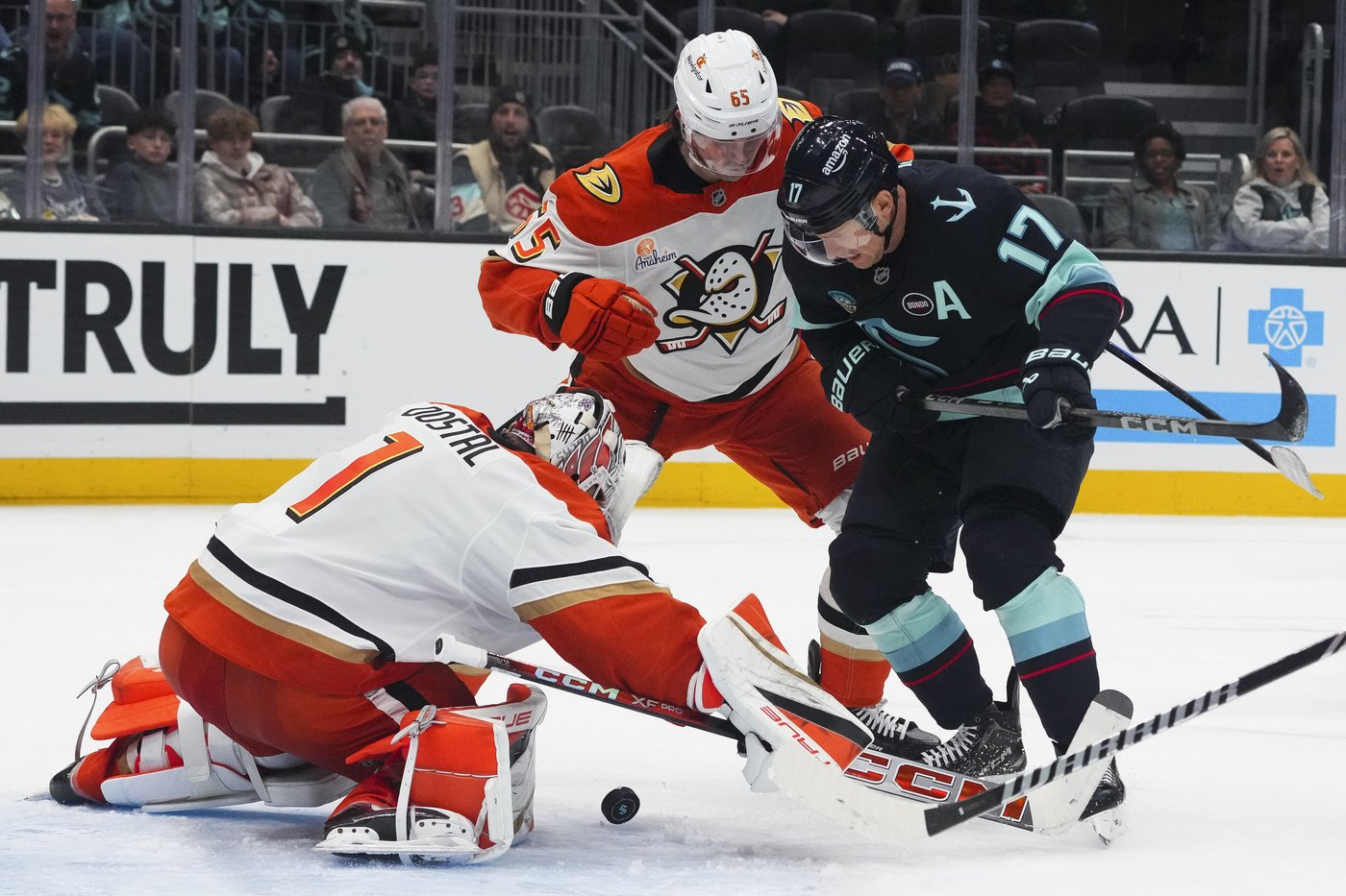 Ducks score 3 goals early in 2nd period and beat Kraken 6-4 for 3rd straight win | iNFOnews.ca