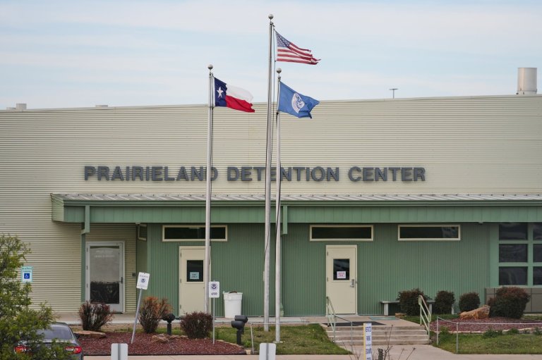 Judges resume sentencing over shooting at Texas immigration facility | iNFOnews.ca