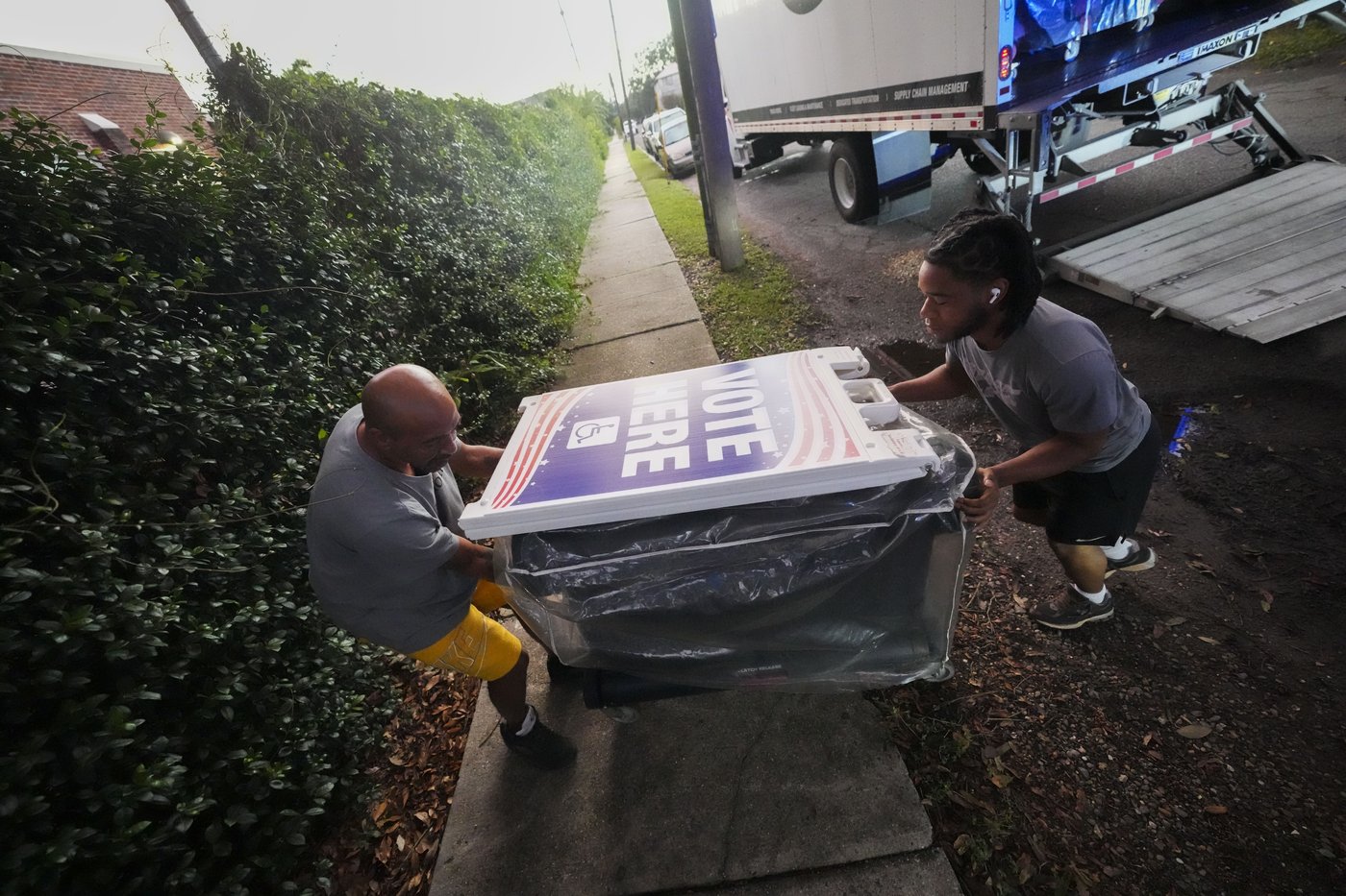 In the news today: Canadians watch as Americans head to the polls | iNFOnews.ca In the news today: Canadians watch as Americans head to the polls | iNFOnews.ca