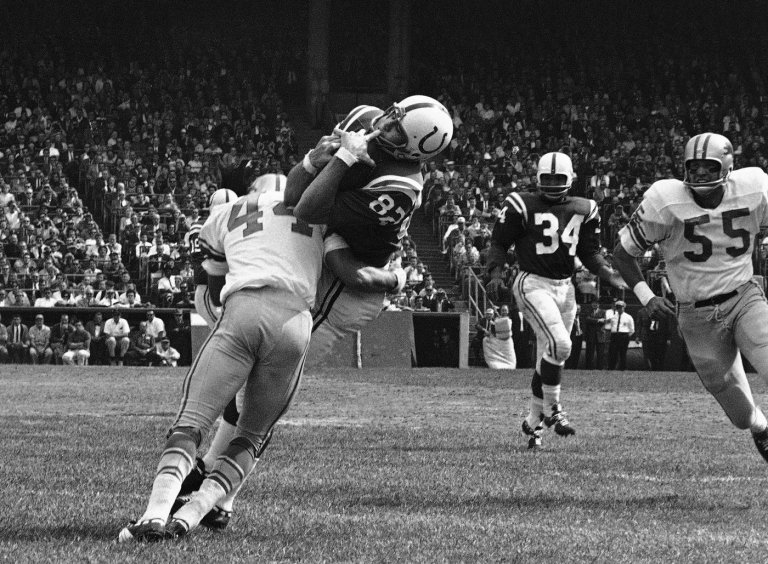 Raymond Berry, Hall of Fame wide receiver and Patriots coach, dies at the age of 93 | iNFOnews.ca