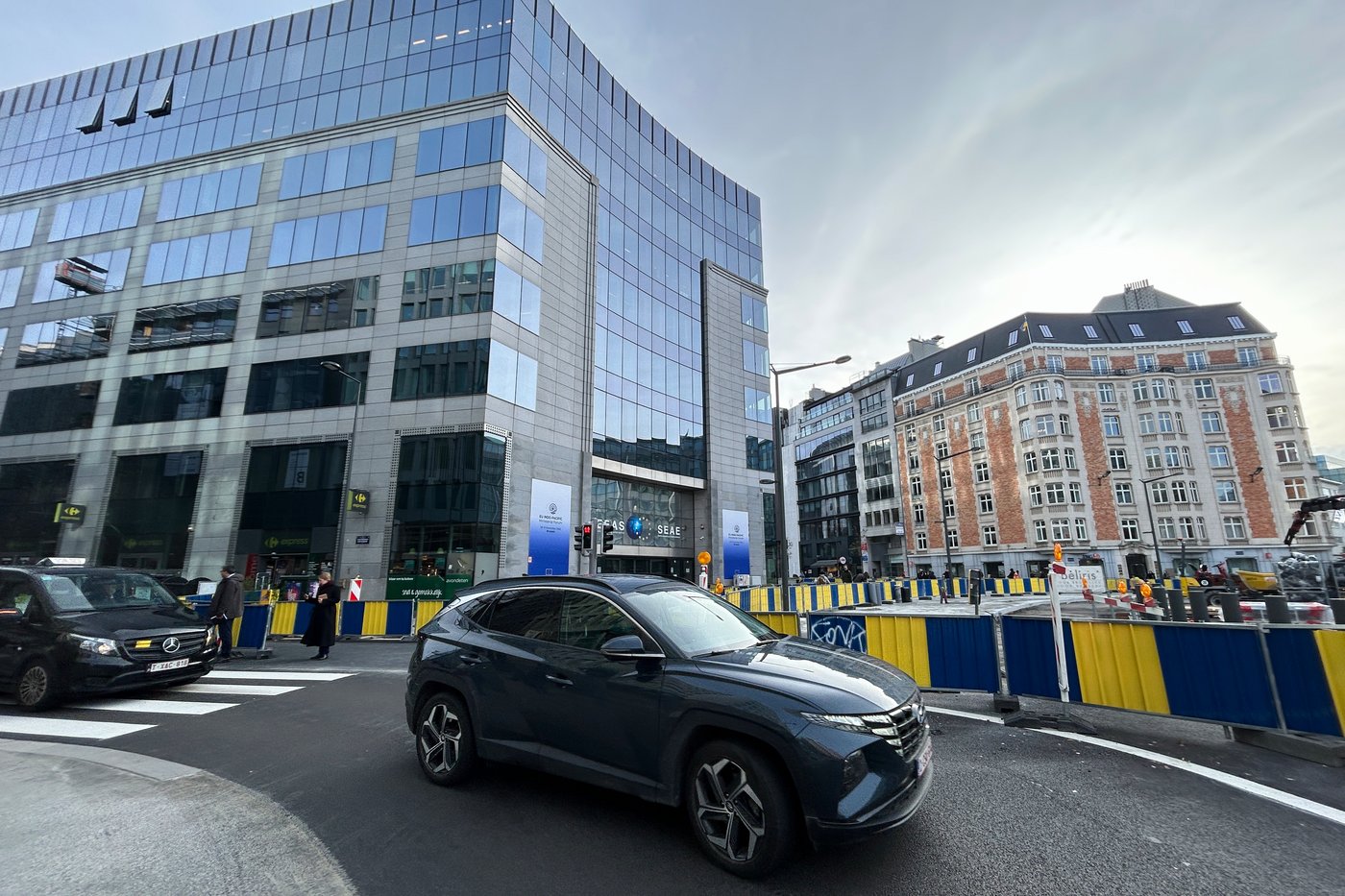 Belgian police arrest 3 after raids EU diplomatic offices and college in fraud investigation | iNFOnews.ca Belgian police arrest 3 after raids EU diplomatic offices and college in fraud investigation | iNFOnews.ca