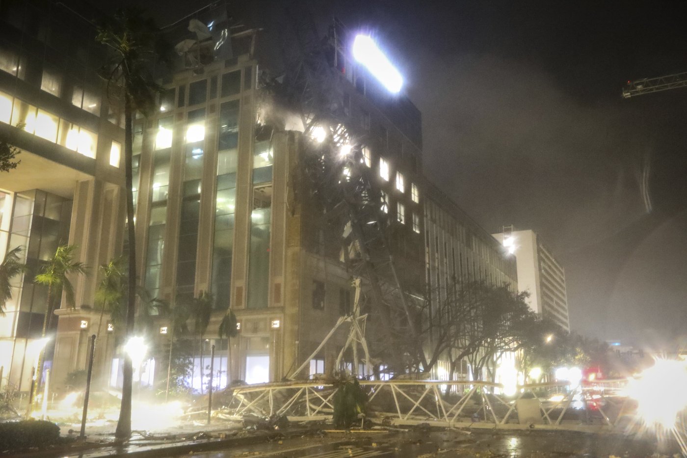 Hurricane Milton’s winds topple crane that was building west Florida’s tallest residential tower | iNFOnews.ca Hurricane Milton’s winds topple crane that was building west Florida’s tallest residential tower | iNFOnews.ca