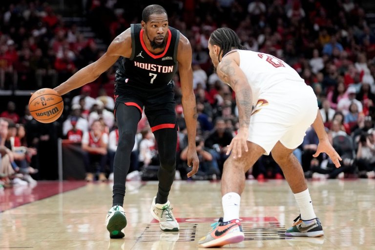 Kevin Durant scores 30 points to lead the Rockets to a dominant win over the Cavaliers | iNFOnews.ca