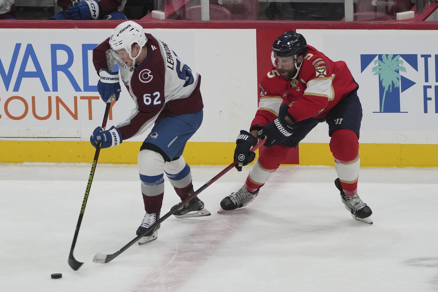 Drouin scores his first 2 goals of season, Avs beat slumping Panthers 7-4 | iNFOnews.ca Drouin scores his first 2 goals of season, Avs beat slumping Panthers 7-4 | iNFOnews.ca