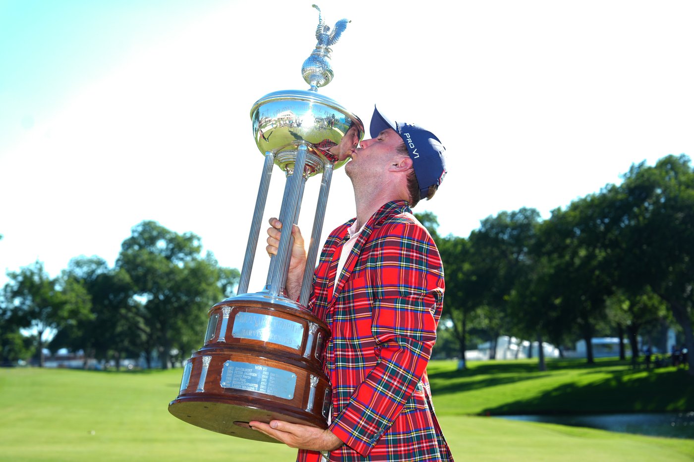 Russell Henley goes on late birdie run to win Colonial. Celine Boutier rallies to win on LPGA | iNFOnews.ca Russell Henley goes on late birdie run to win Colonial. Celine Boutier rallies to win on LPGA | iNFOnews.ca