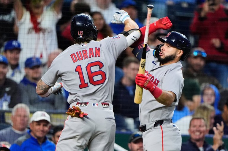 Duran's 2-run, opposite field homer rallies Red Sox to a 4-3 win over the Royals | iNFOnews.ca