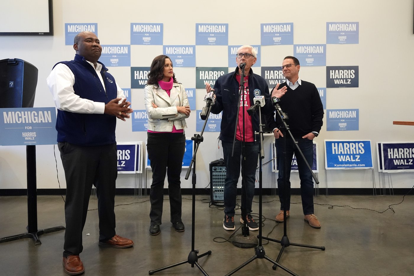 Amid worries that Democrats' blue wall may be cracking, governors hit the road for Kamala Harris | iNFOnews.ca Amid worries that Democrats' blue wall may be cracking, governors hit the road for Kamala Harris | iNFOnews.ca