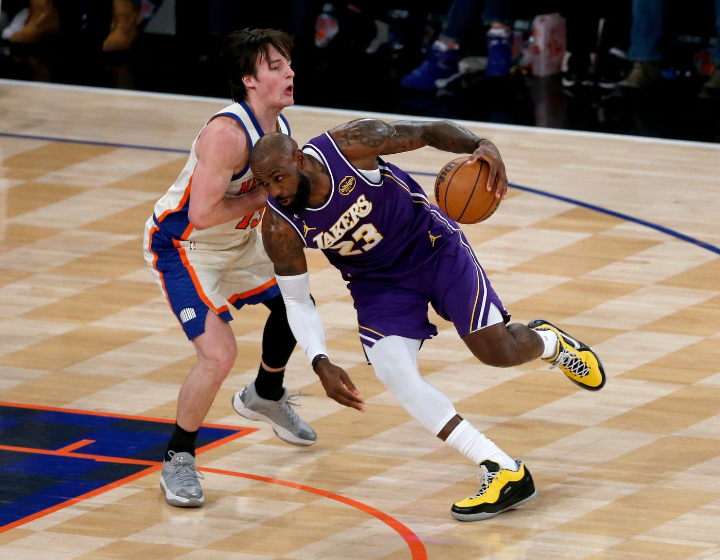 Knicks beat Lakers 112-100 to spoil LeBron James' 32nd regular-season game at Madison Square Garden | iNFOnews.ca