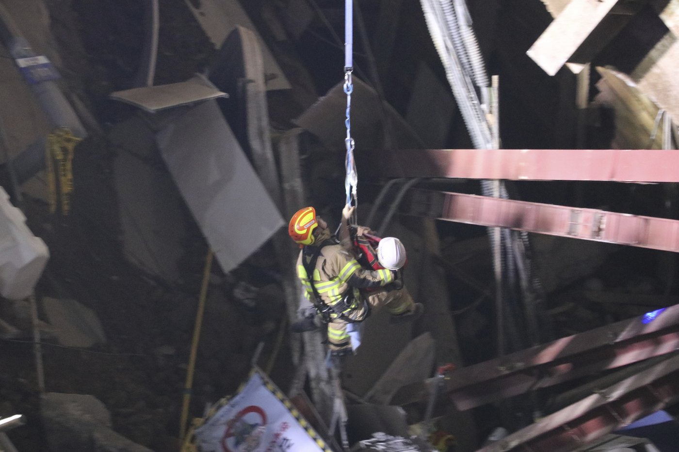 Worker rescued from collapsed subway construction site in South Korea | iNFOnews.ca
