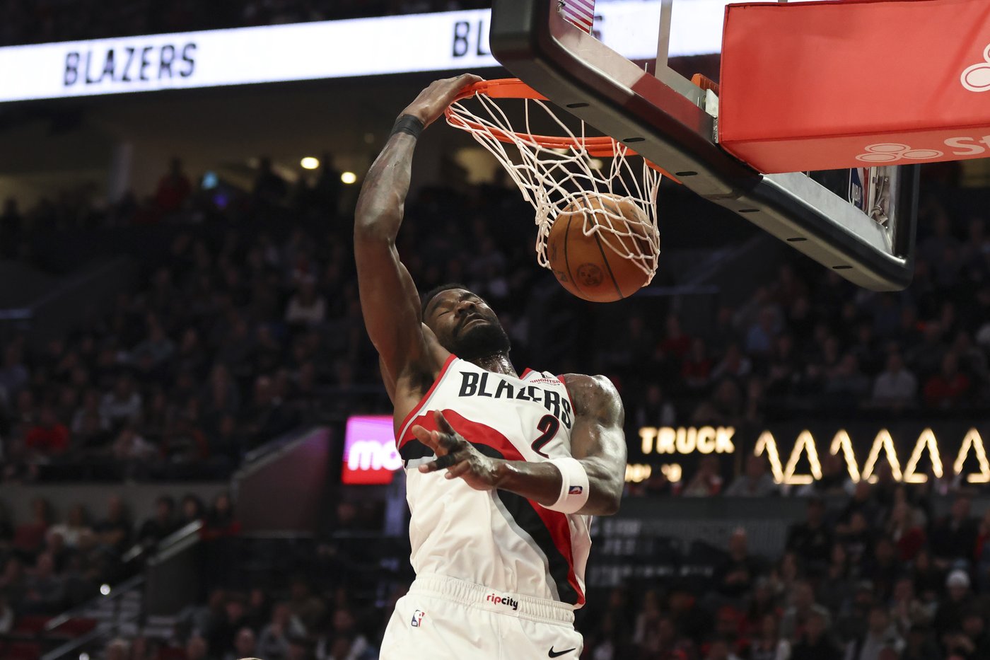 Shaedon Sharpe scores 23 and Trail Blazers beat short-handed Mavs 126-122 | iNFOnews.ca