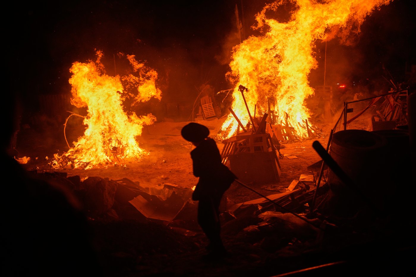Jewish holiday Lag BaOmer lights up Israel with bonfires and song, in photos | iNFOnews.ca