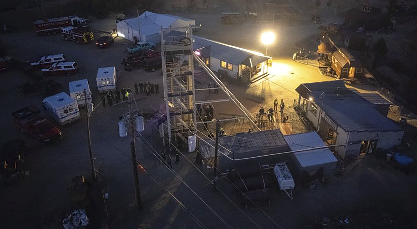 An elevator mishap at a Colorado tourist mine killed 1 and trapped 12. The cause is still unknown | iNFOnews.ca
