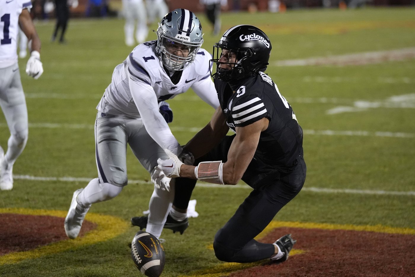 No. 17 Iowa St beats Wildcats 29-21 for first 10-win season, will play Sun Devils for Big 12 title | iNFOnews.ca No. 17 Iowa St beats Wildcats 29-21 for first 10-win season, will play Sun Devils for Big 12 title | iNFOnews.ca