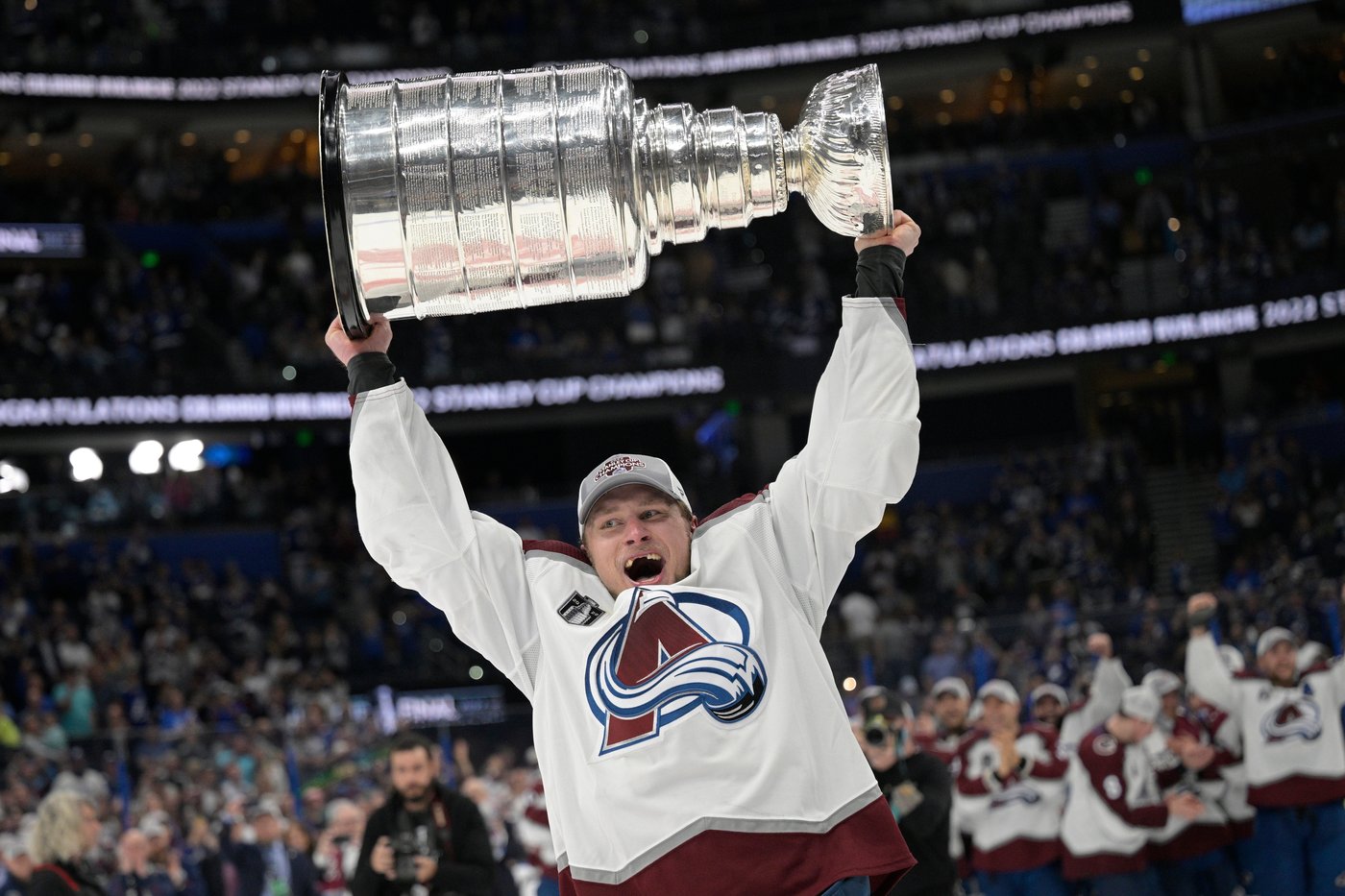 Erik Johnson retires after 17-season NHL career, highlighted by 2022 Stanley Cup win with Avalanche | iNFOnews.ca