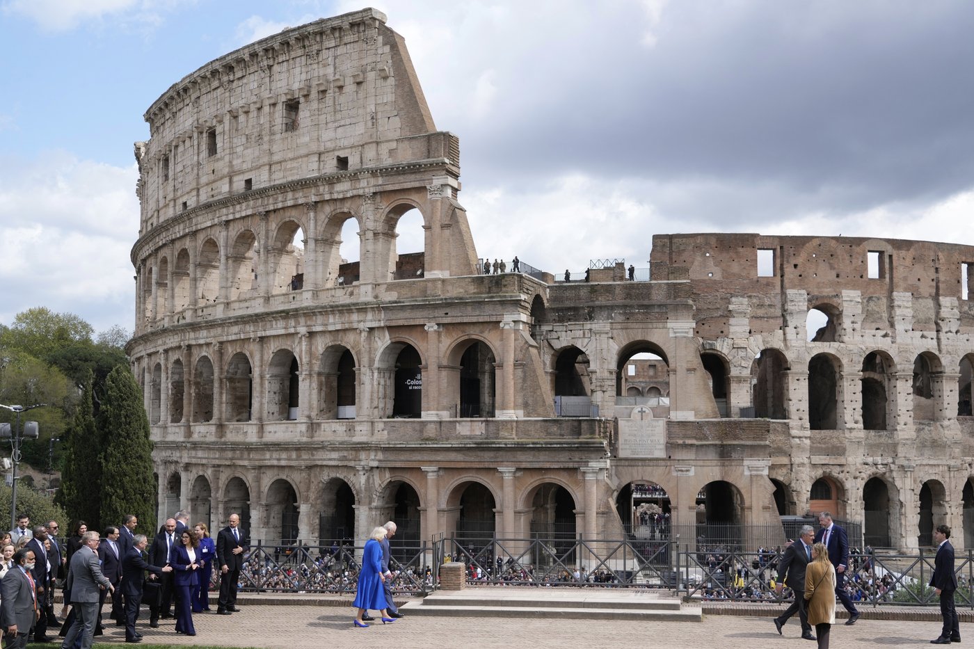 UK royals meet Italy's president and enjoy a special tour of Rome's Colosseum | iNFOnews.ca