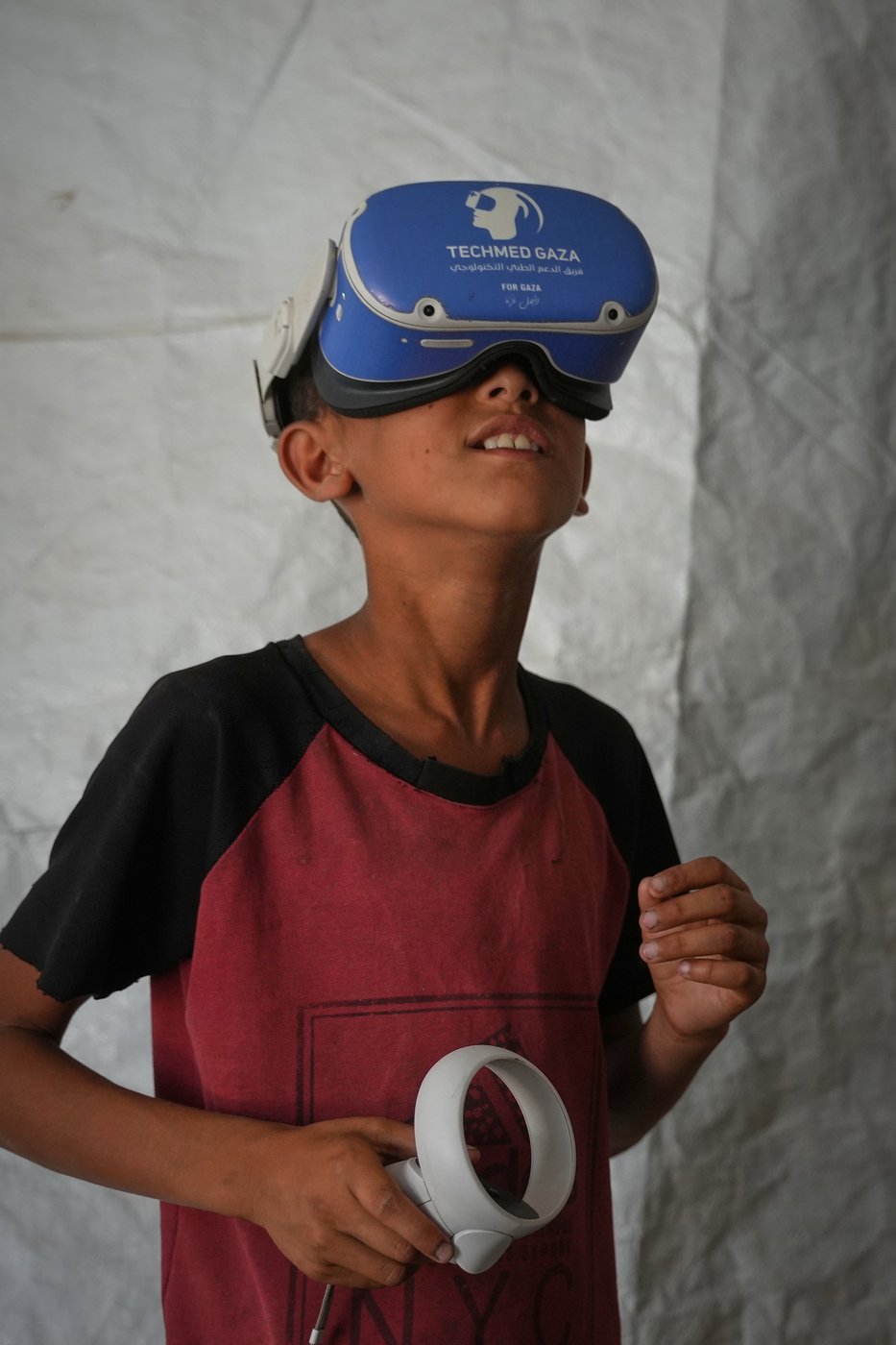 Photos of virtual reality sessions offering psychological support in Gaza | iNFOnews.ca