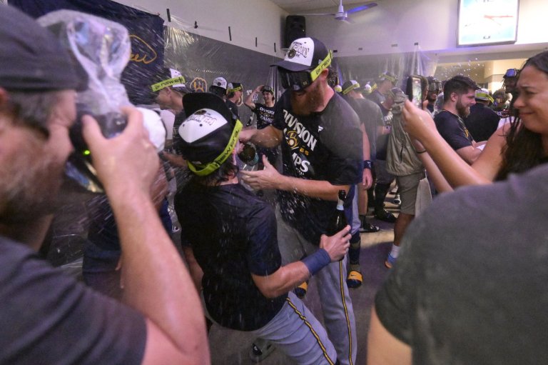 Brewers celebrate 3rd straight NL Central title, driven by underdog status | iNFOnews.ca