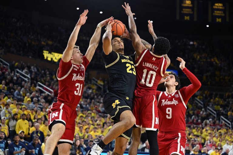 No. 3 Michigan beats No. 5 Nebraska 75-72 to hand the Cornhuskers their first loss | iNFOnews.ca