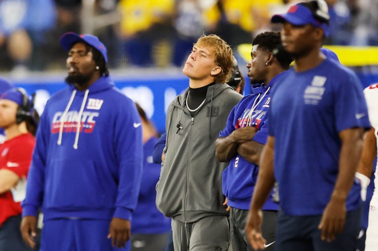 Giants QB Jaxson Dart is expected to have season-ending knee surgery, report says | iNFOnews.ca