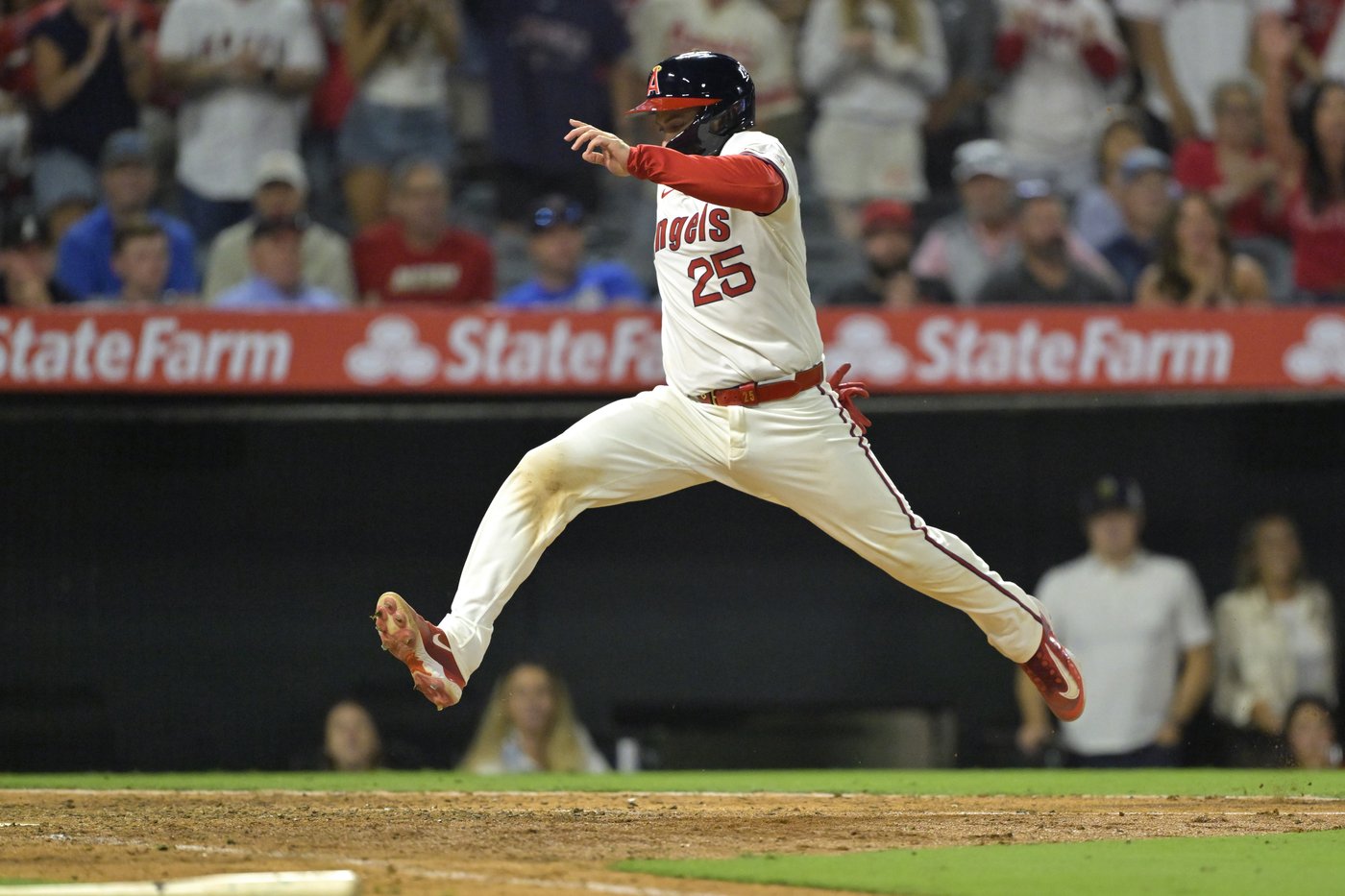 Schanuel walks with bases loaded in 9th to lift Angels over Rangers 6-5 | iNFOnews.ca