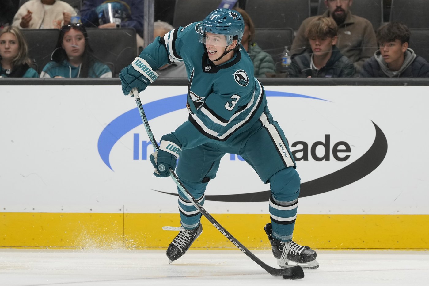 Klim Kostin's Gordie Howe hat trick helps Sharks beat Kraken 8-5 | iNFOnews.ca