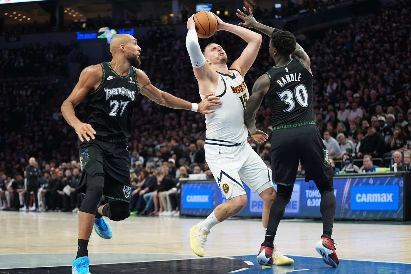 Timberwolves take a 2-1 lead on the Nuggets with a dominant defensive effort in a 113-96 win | iNFOnews.ca
