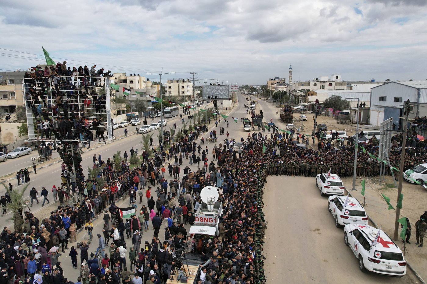 Hamas releases 3 frail-looking Israeli hostages for Palestinian prisoners under Gaza ceasefire | iNFOnews.ca Hamas releases 3 frail-looking Israeli hostages for Palestinian prisoners under Gaza ceasefire | iNFOnews.ca
