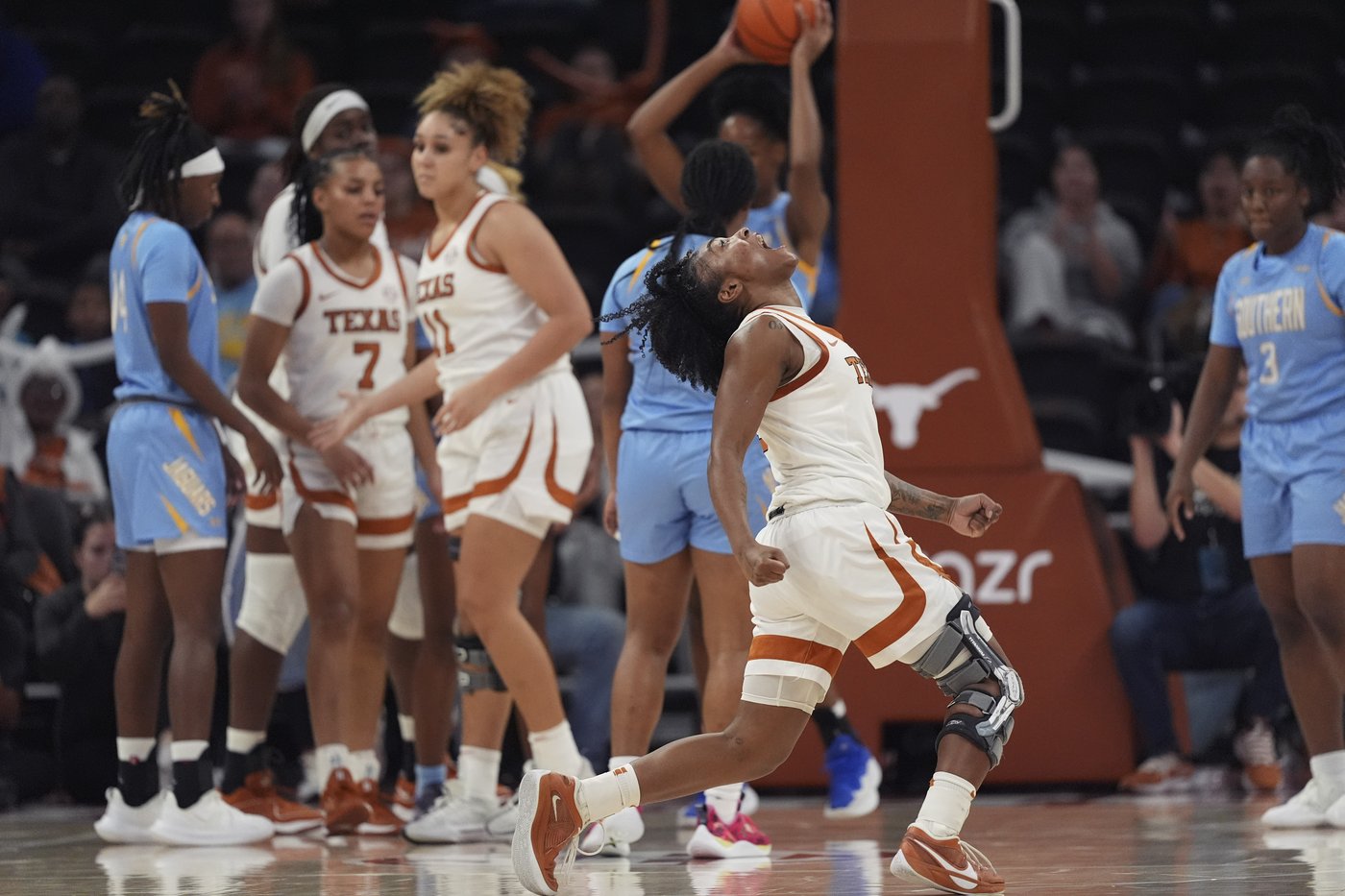 Taylor Jones scores 19 to lead No. 6 Texas to a 97-39 win over Southern | iNFOnews.ca Taylor Jones scores 19 to lead No. 6 Texas to a 97-39 win over Southern | iNFOnews.ca