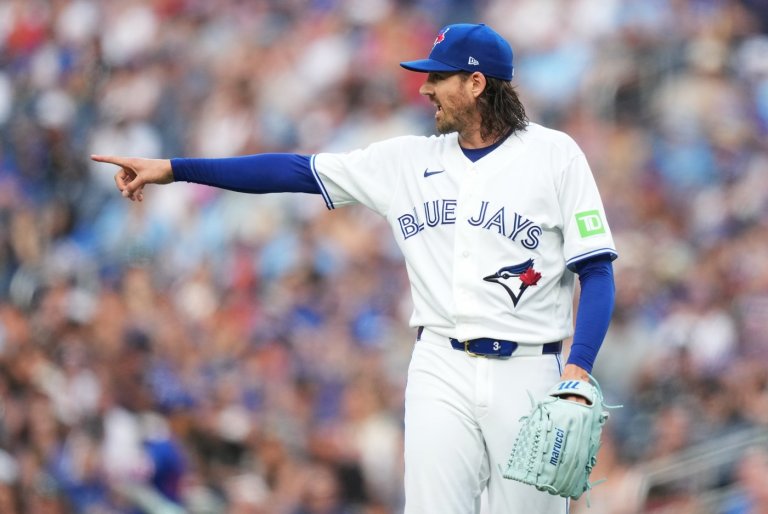 Gausman's game soars back, Guerrero struggles due to sore back | iNFOnews.ca