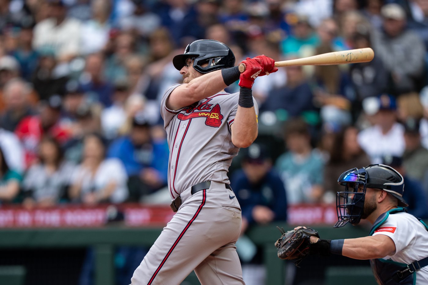 Braves place Sean Murphy on IL with fractured finger; sign Sandy León | iNFOnews.ca