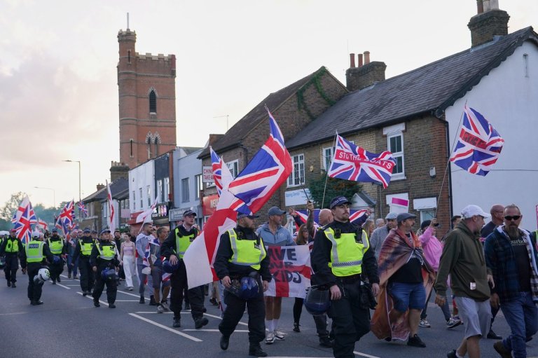 UK police hunt for an imprisoned asylum-seeker who was released in error | iNFOnews.ca