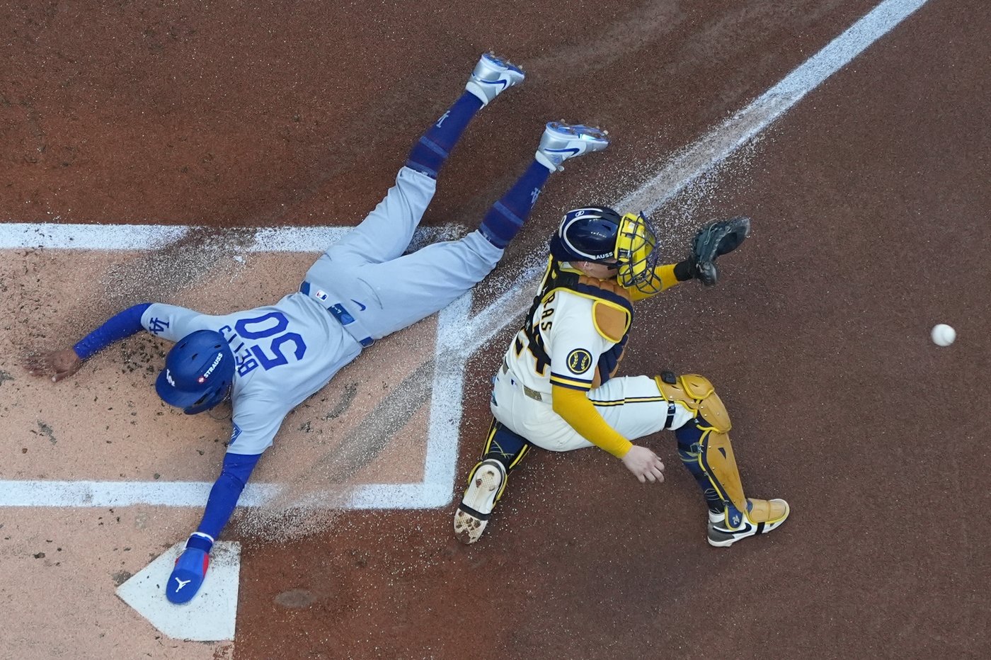 Contreras delivers and Milwaukee's bullpen shines as the Brewers top the Dodgers 7-4 in NLCS Game 2 | iNFOnews.ca